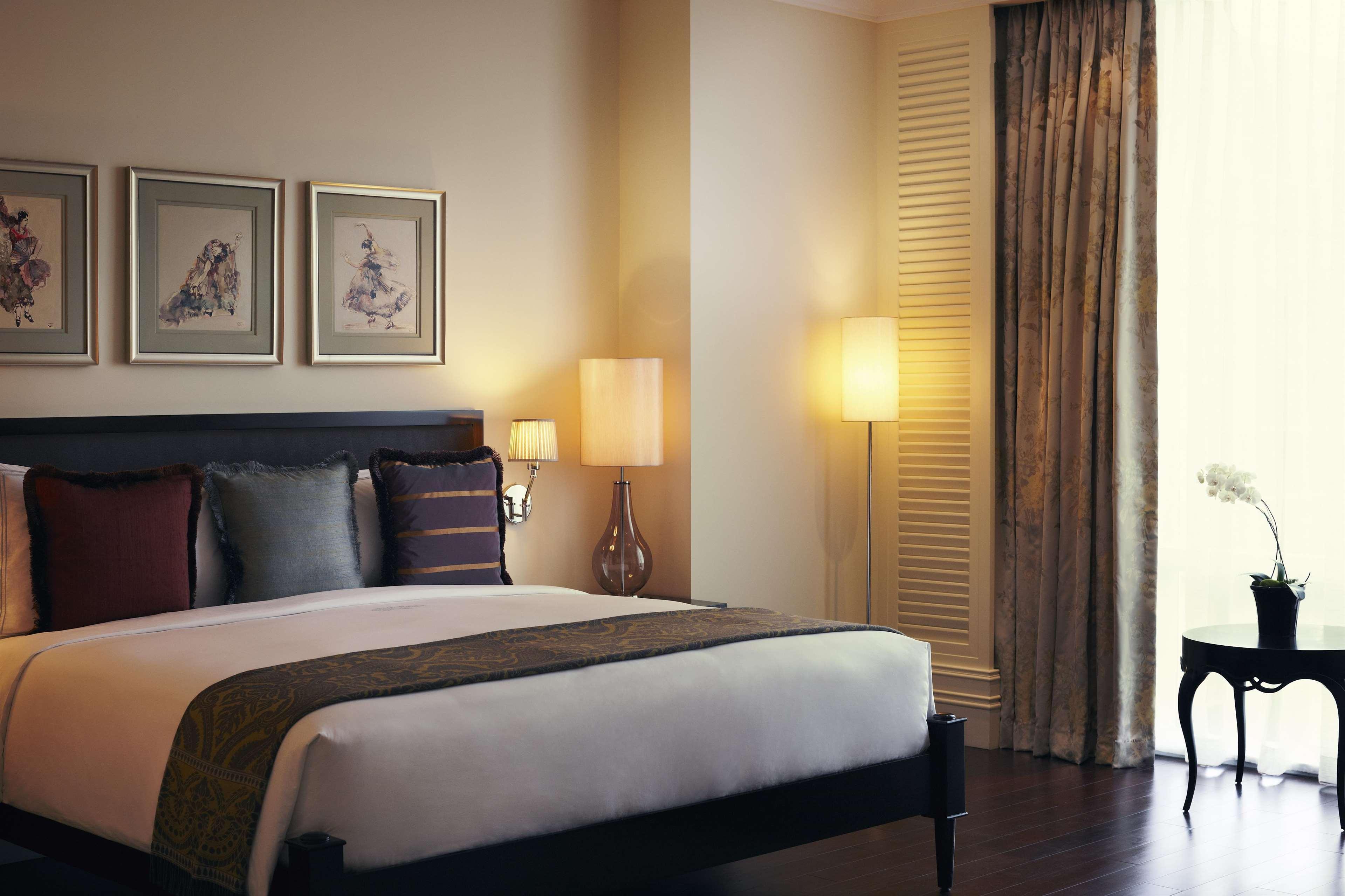 Raffles Makati Hotell Makati City Exteriör bild