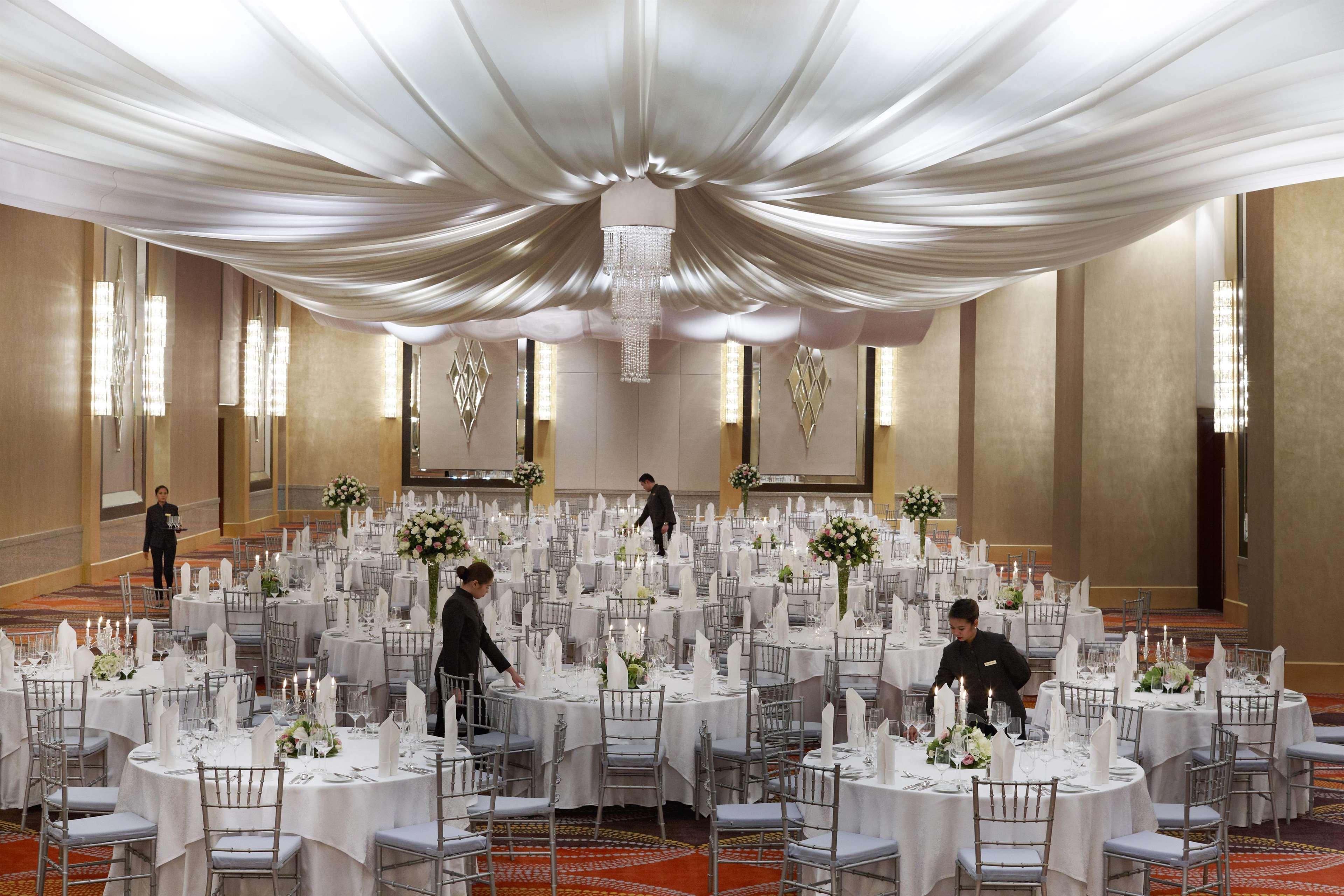 Raffles Makati Hotell Makati City Exteriör bild