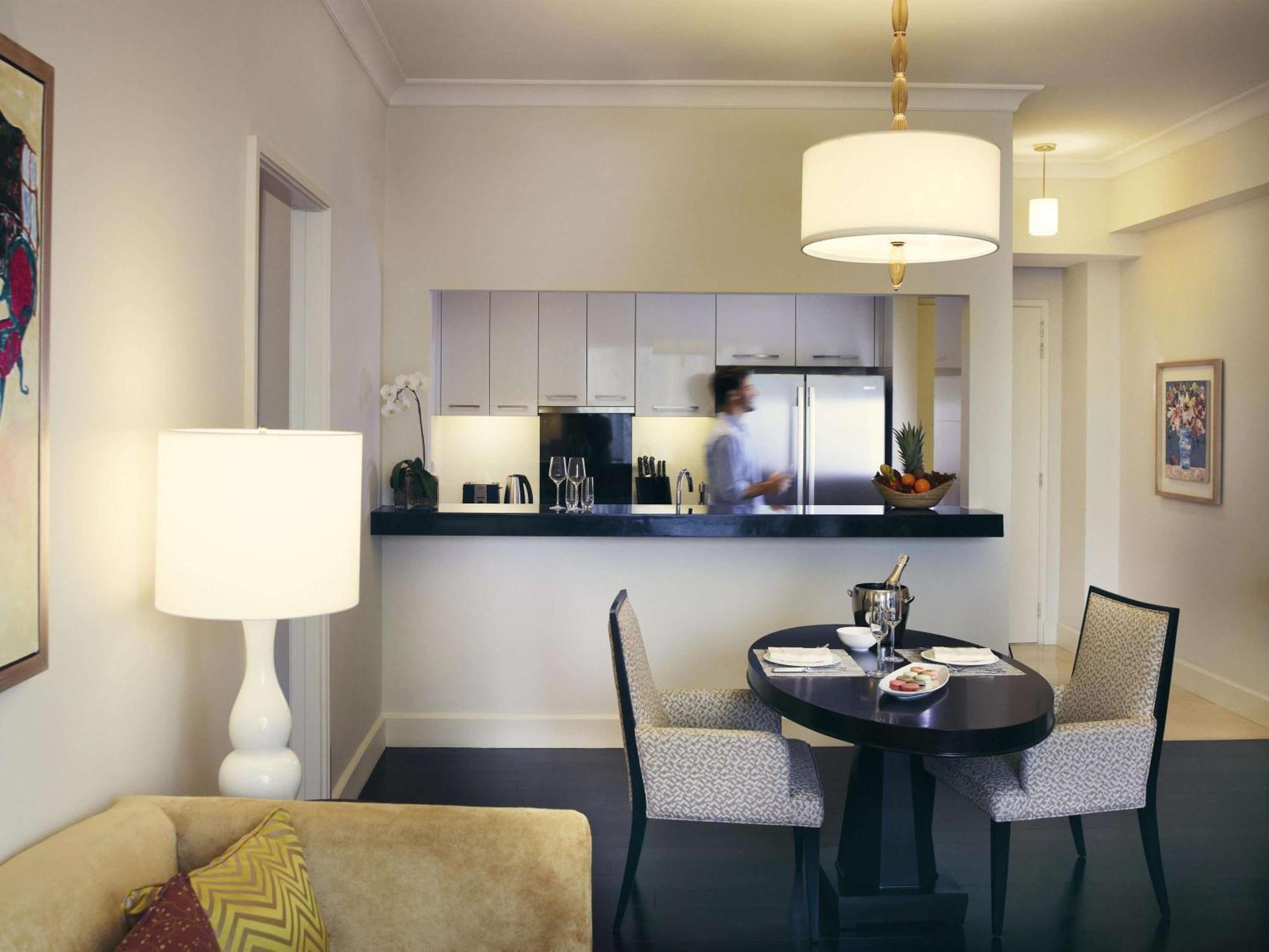 Raffles Makati Hotell Makati City Exteriör bild