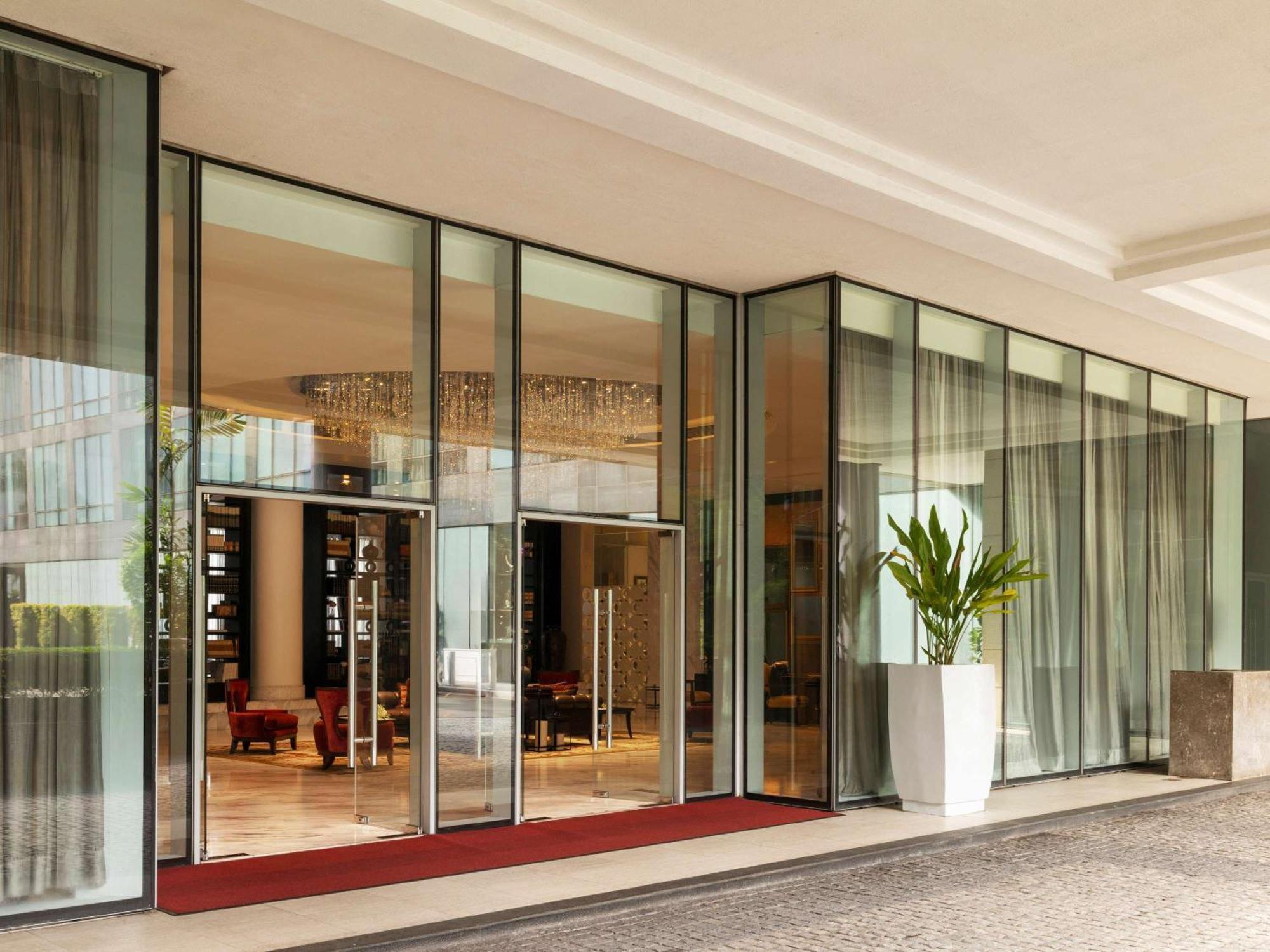 Raffles Makati Hotell Makati City Exteriör bild