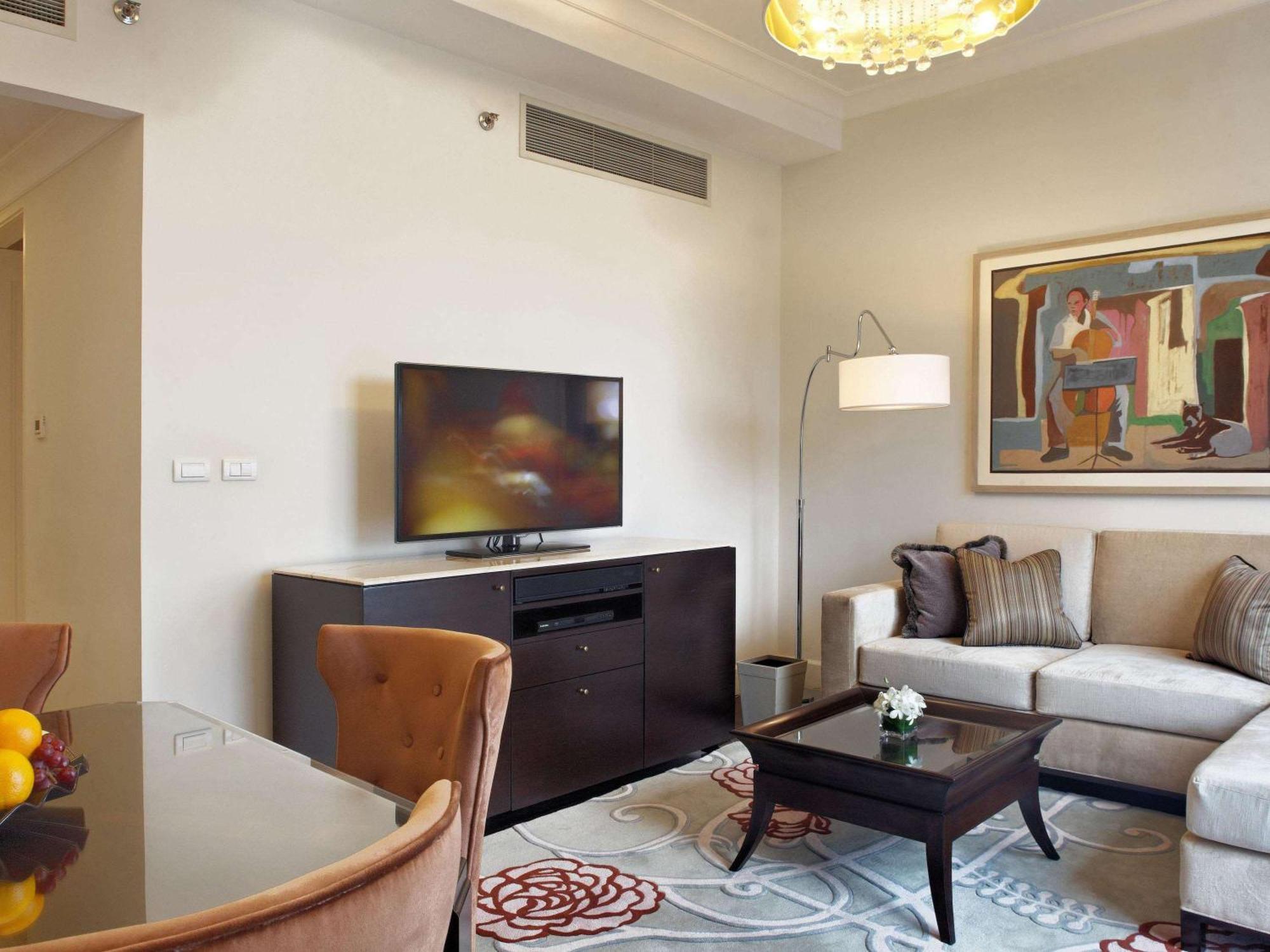 Raffles Makati Hotell Makati City Exteriör bild